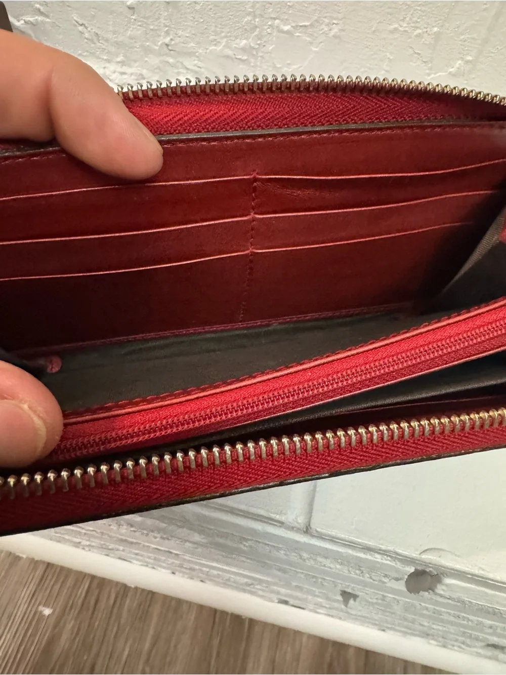 Gucci luxury zip